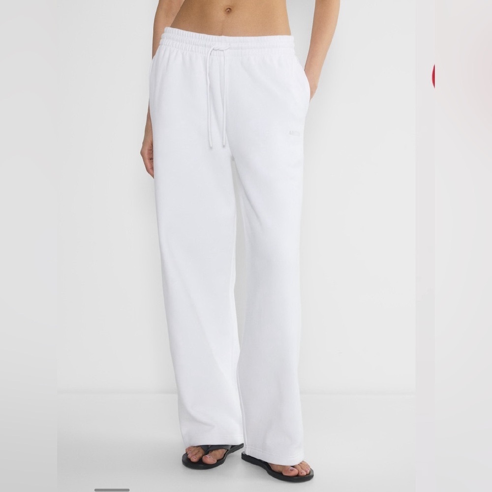 Aritzia Cozy Sweatfleece Boyfriend Wide Sweatpant (Small/Regular Length)